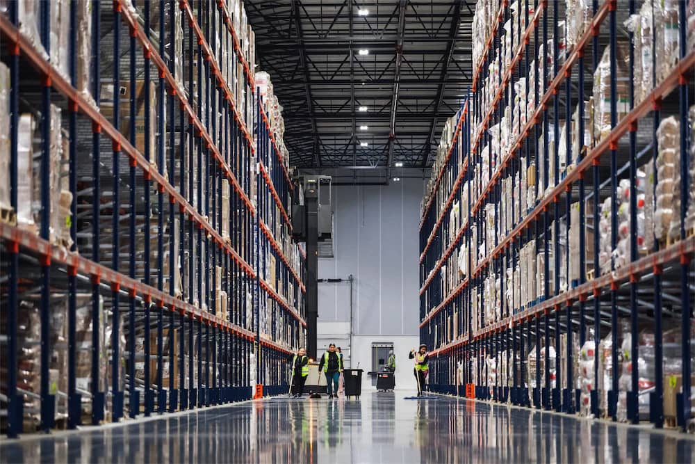 The Complete Guide to Warehouse Distribution: Strategies for Success in 2025